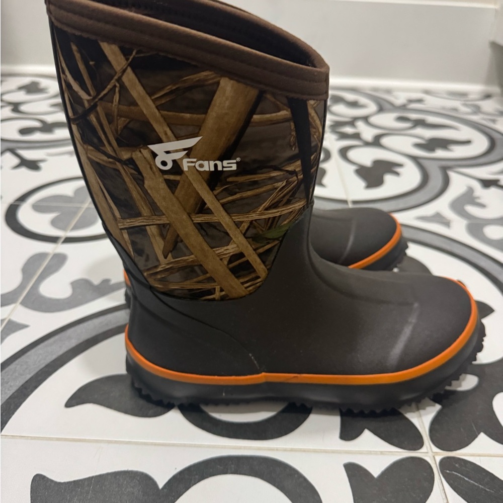Fans Camouflage Rubber Boots with Orange Trim